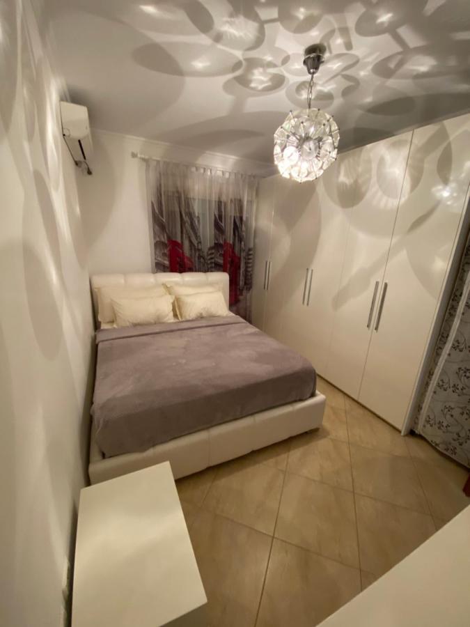 Chlo Apartment 3 Tirana Exterior photo